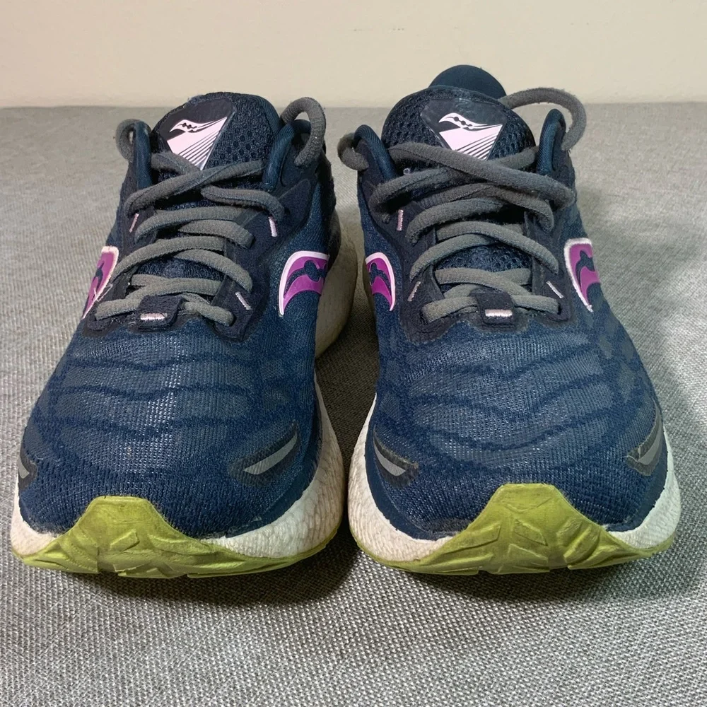 ✨ Saucony Triumph 19 ✨ Women's 6.5 Navy / Pink Max Cushion Running Shoes - Picture 3 of 10